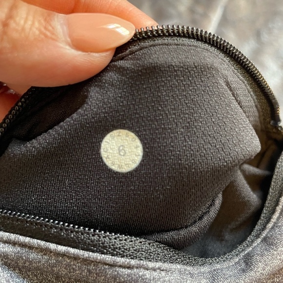 Lululemon Grey Pace Rival Crop Size 6 - Picture 9 of 9